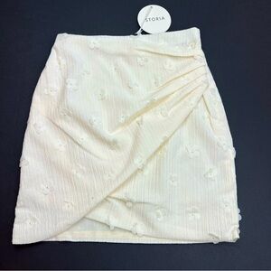 Storia Pure Daisy‎ Floral Applique Mini Skirt Cream Womens Size XS Preppy NEW